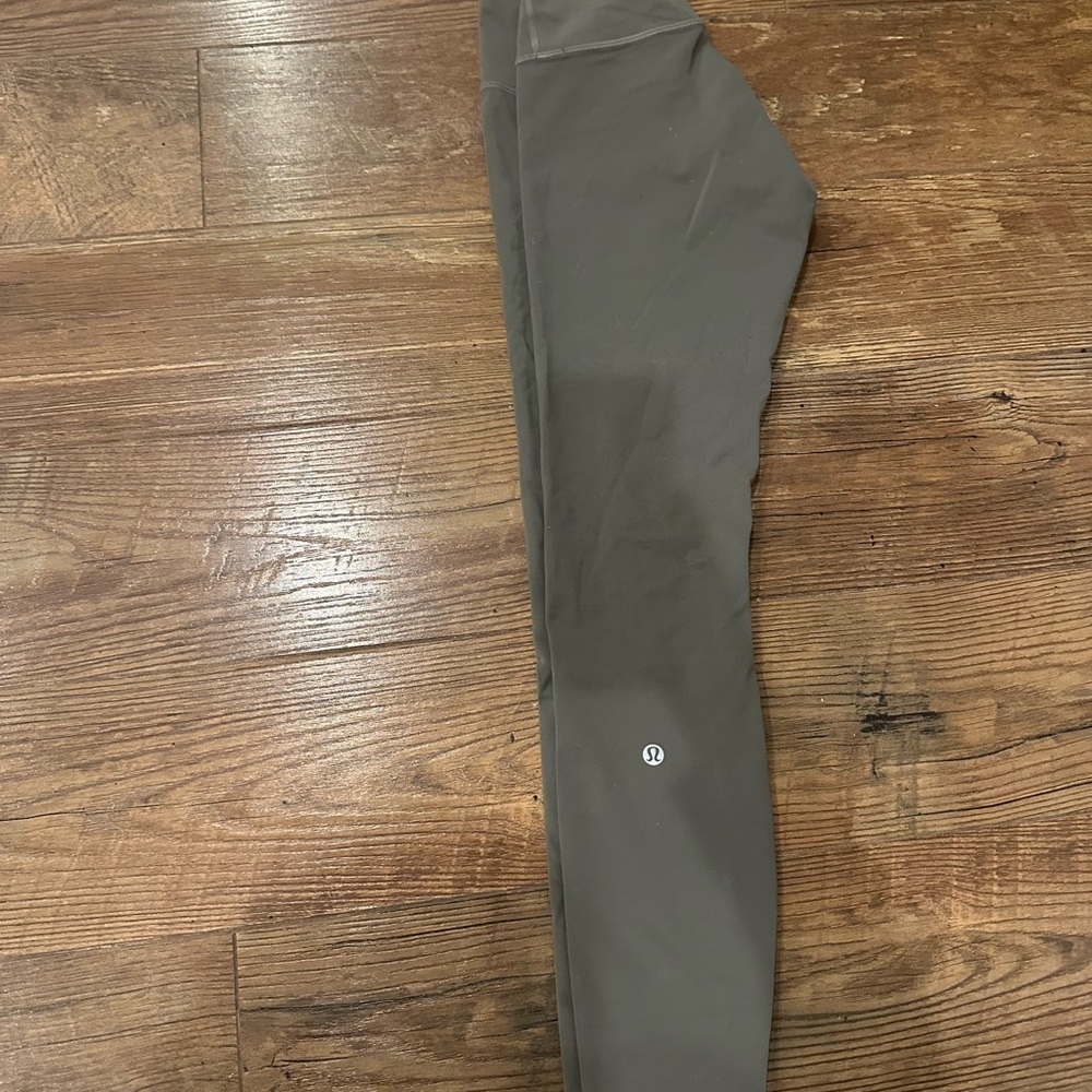 NWOT LULULEMON WMNS Wunder Train SIZE 4 -